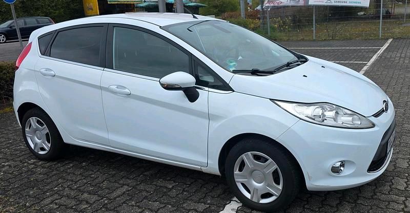 Usata Ford Fiesta 96 CV (70 kW) 2011 Bianco Berlina