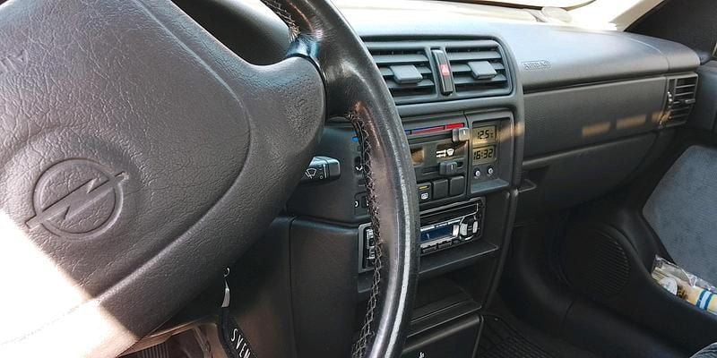 Brugt Opel Vectra 90 HK (66 kW) 1994 Rød Sedan