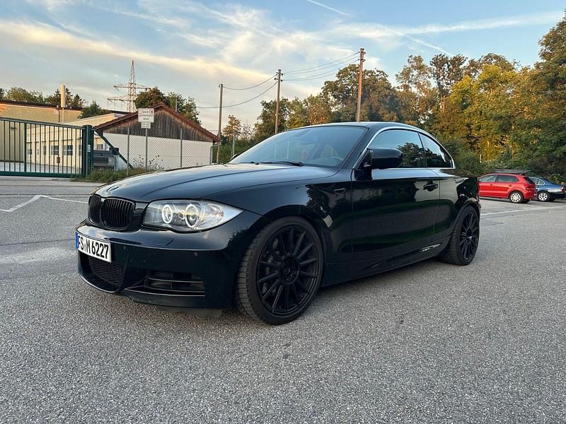 Schwarz Gebraucht 2010 BMW 135 Coupé M Sport Coupé | 22.980 € (Teuer) - Bild 1/4