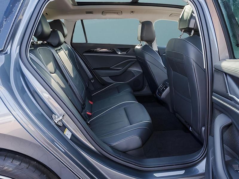 Gebraucht VW Passat 150 PS (110 kW) 2025 Grau Kombi