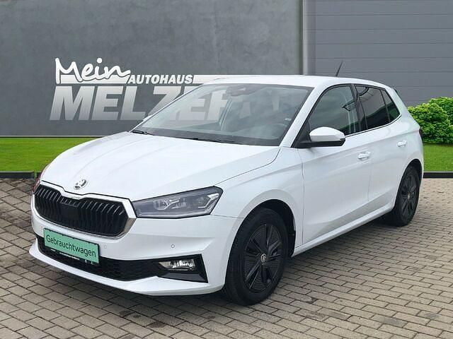 Moonweiß met. Gebraucht 2024 Skoda Fabia Style Kleinwagen | 20.980 € (Fairer Preis) - Bild 1/2
