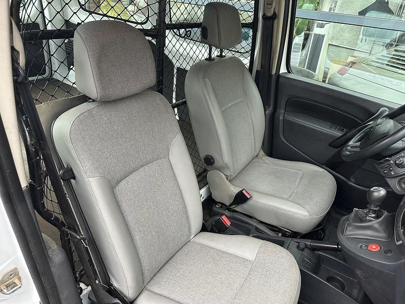 Gebraucht Renault Kangoo 95 PS (69 kW) 2020 Weiß Limousine