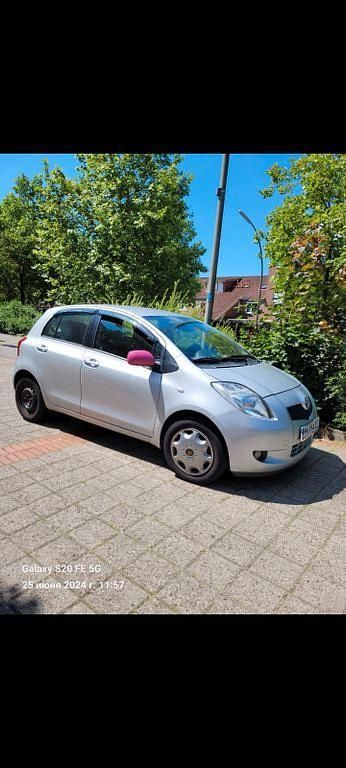 Silber Gebraucht 2008 Toyota Yaris Team Limousine | 3.200 € (Fairer Preis) - Bild 1/3