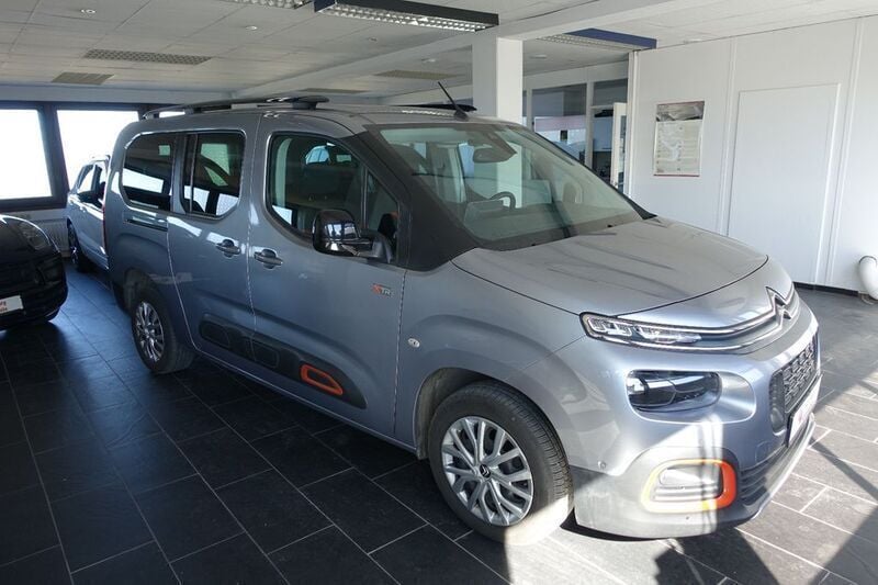 Grau Gebraucht 2019 Citroën Berlingo XTR Van / Kleinbus | 14.980 € (Etwas zu teuer) - Bild 1/4
