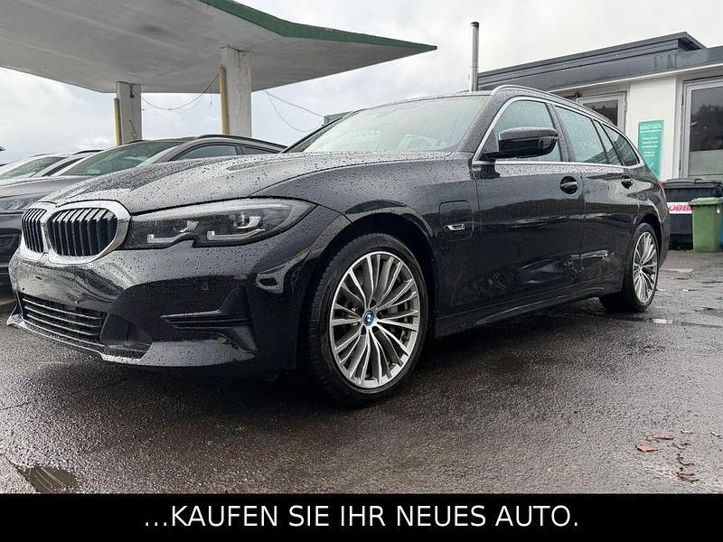 Gebraucht BMW 330e Advantage 292 PS (214 kW) 2022 Schwarz Kombi