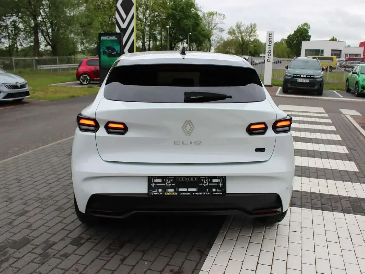 Neu Renault Clio V Techno 158 PS (116 kW) 2026 Gletscherweiss Kleinwagen