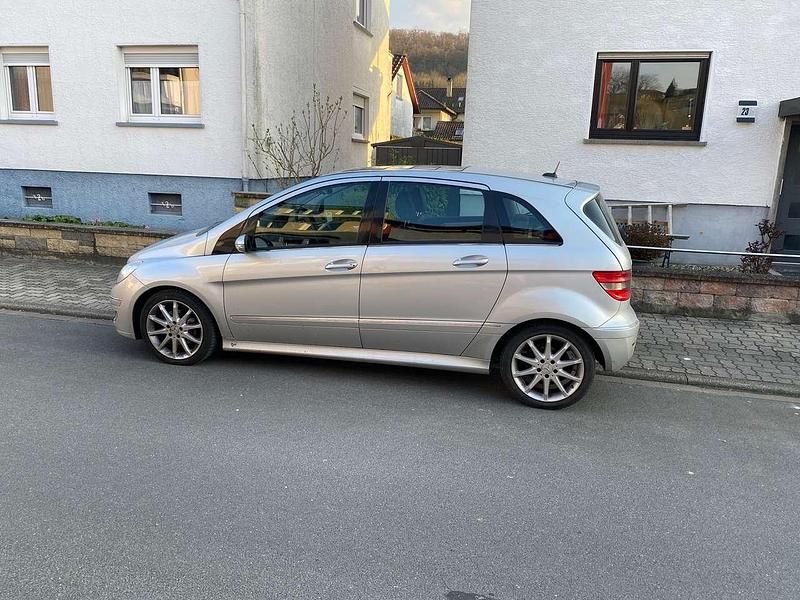 Gebraucht Mercedes B180 109 PS (80 kW) 2005 Silber Van / Kleinbus