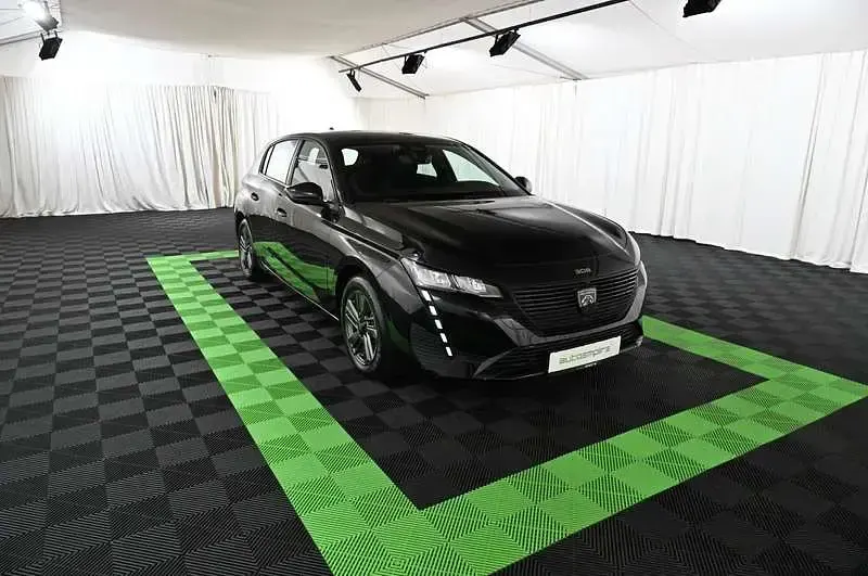 Gebraucht Peugeot 308 Active 131 PS (96 kW) 2024 Schwarz Limousine