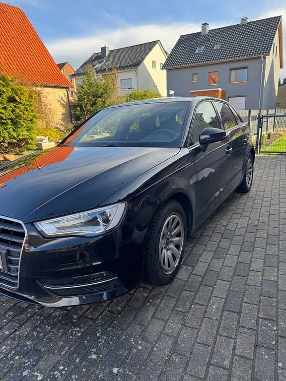 Gebraucht Audi A3 Attraction 110 PS (80 kW) 2014 Schwarz Limousine