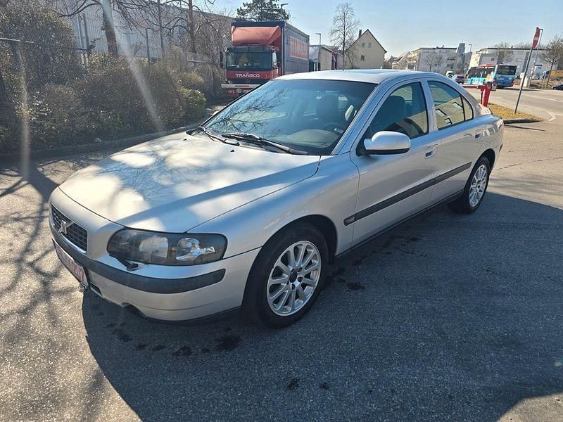 Silber Gebraucht 2002 Volvo S60 Limousine | 4.399 € (Etwas zu teuer) - Bild 1/4