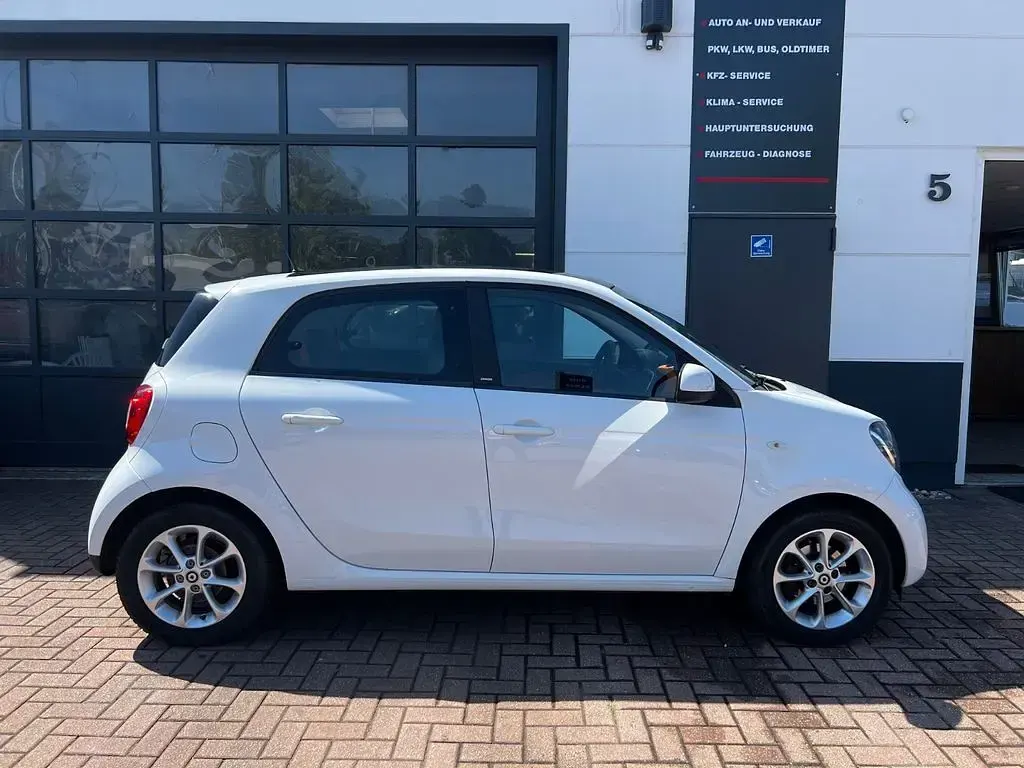 Gebraucht Smart ForFour Passion 71 PS (52 kW) 2015 Karosserie in white Kleinwagen
