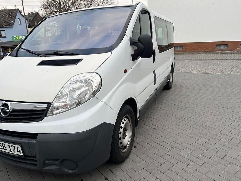 Gebraucht Opel Vivaro 145 PS (106 kW) 2008 Weiß Van / Kleinbus