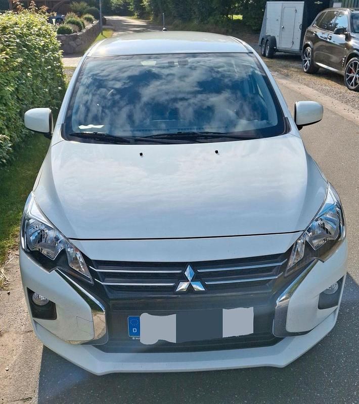 Weiß Gebraucht 2024 Mitsubishi Space Star Basis Kleinwagen | 11.700 € (Fairer Preis) - Bild 1/4