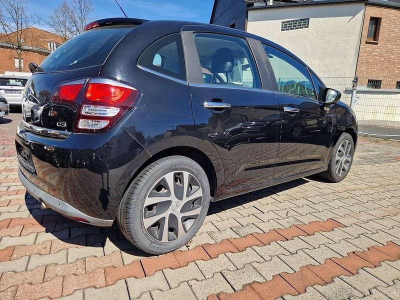 Gebraucht Citroën C3 SELECTION 68 PS (50 kW) 2016 Lackierung schwarz Kleinwagen