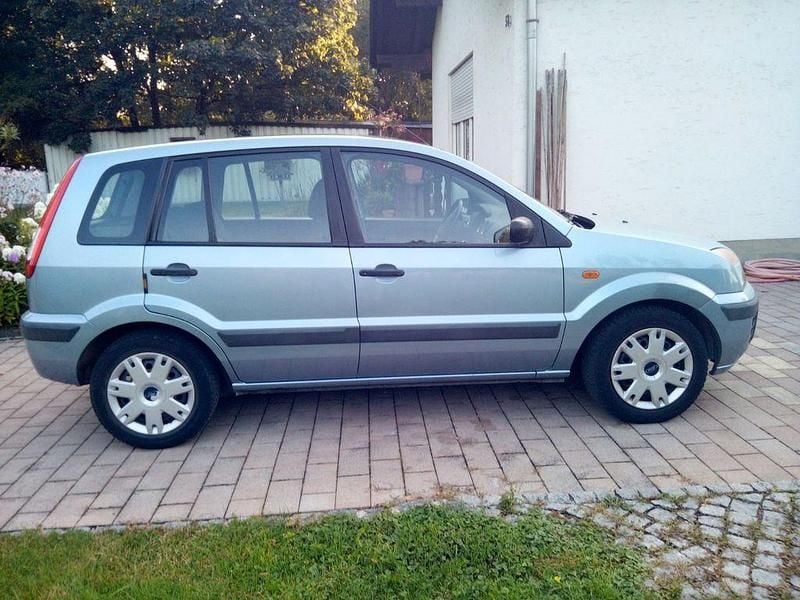 Blau Gebraucht 2006 Ford Fusion Limousine | 2.800 € (Fairer Preis) - Bild 1/4