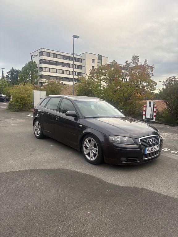 Schwarz Gebraucht 2004 Audi A3 Sportback Ambition Limousine | 2.350 € (Guter Preis) - Bild 1/4