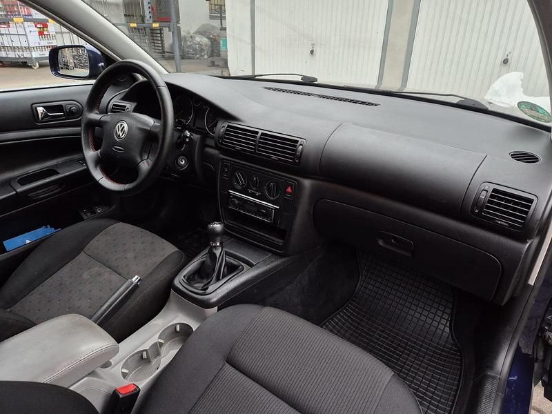 Gebraucht VW Passat 116 PS (85 kW) 2001 Blau Limousine