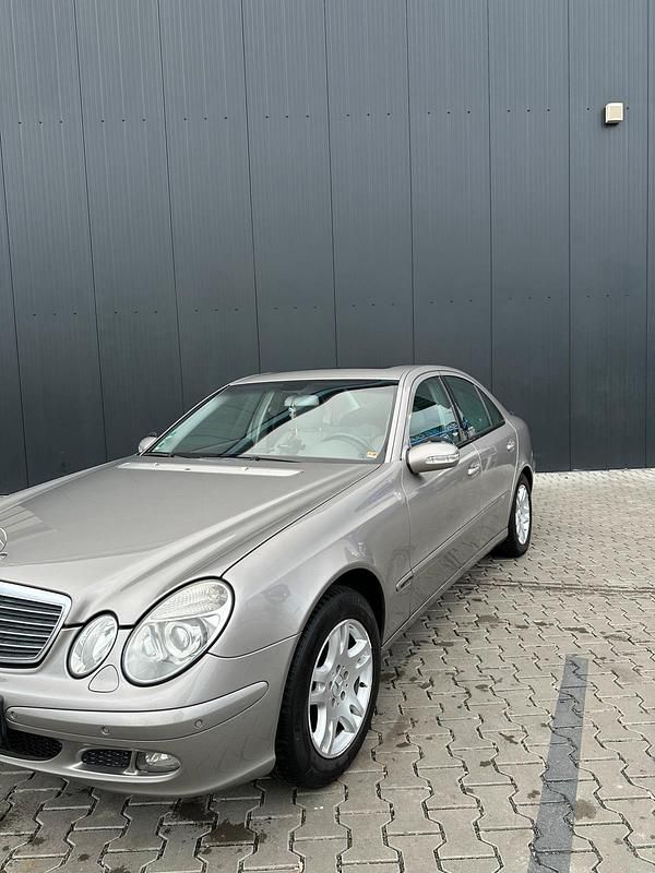 Gebraucht Mercedes E200 163 PS (119 kW) 2004 Silber Limousine