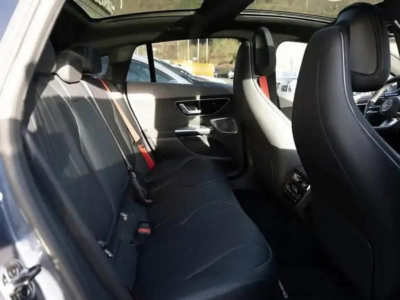 Gebraucht Mercedes EQE500 AMG 300 kW (408 PS) 2023 Metalliclack sodalithblau Limousine