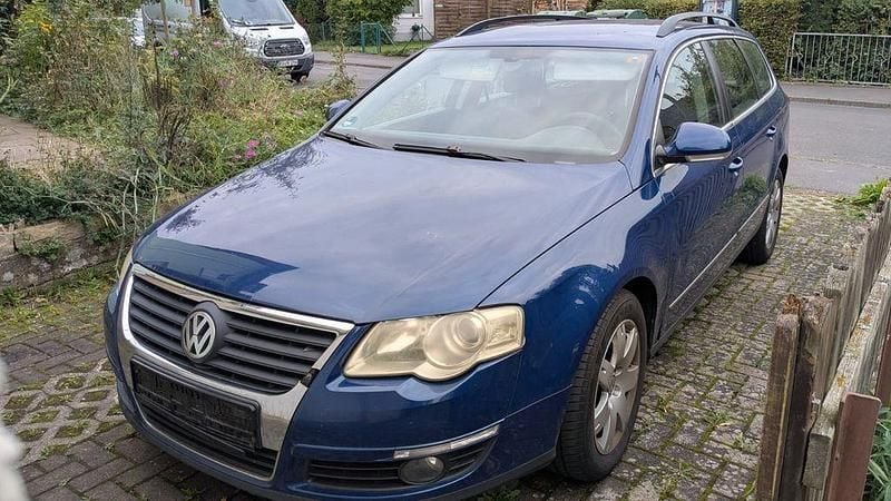 Blau Gebraucht 2006 VW Passat Kombi | 1.250 € (Guter Preis) - Bild 1/4