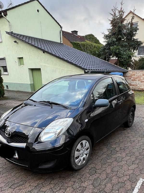 Schwarz Gebraucht 2009 Toyota Yaris Kleinwagen | 2.800 € (Etwas zu teuer) - Bild 1/4