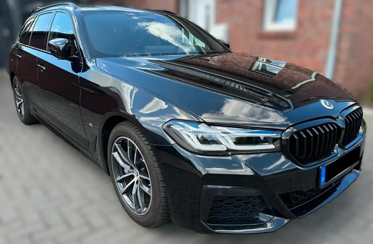 Gebraucht BMW 530 M Sport 286 PS (210 kW) 2023 Schwarz Kombi