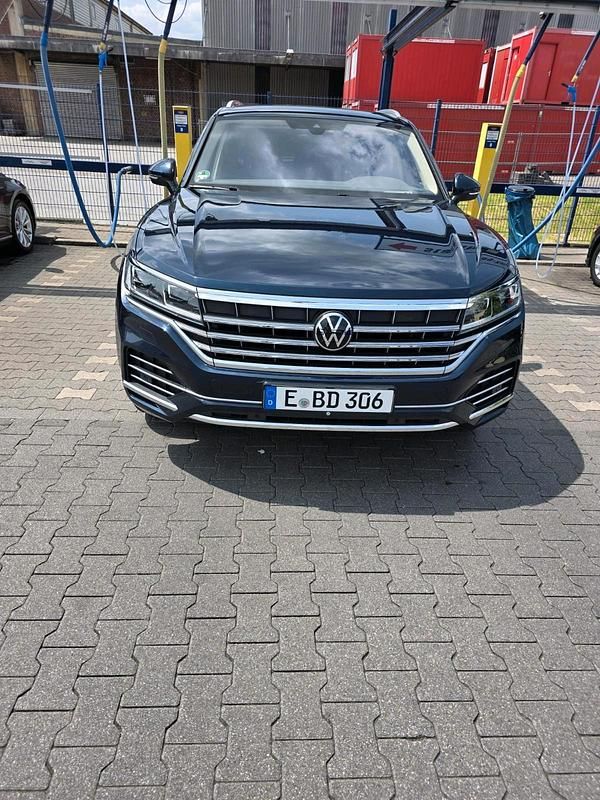 Blau Gebraucht 2023 VW Touareg SUV | 48.000 € (Guter Preis) - Bild 1/4