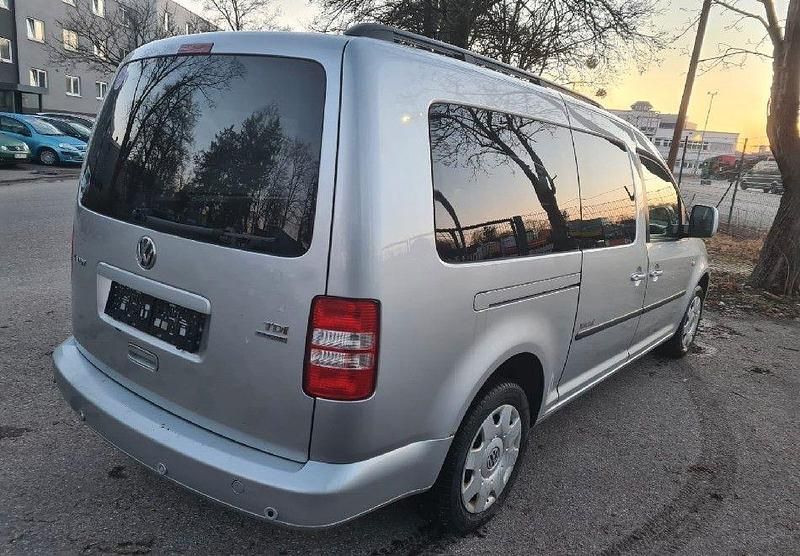 Gebraucht VW Caddy Maxi 102 PS (75 kW) 2011 Silber Van / Kleinbus