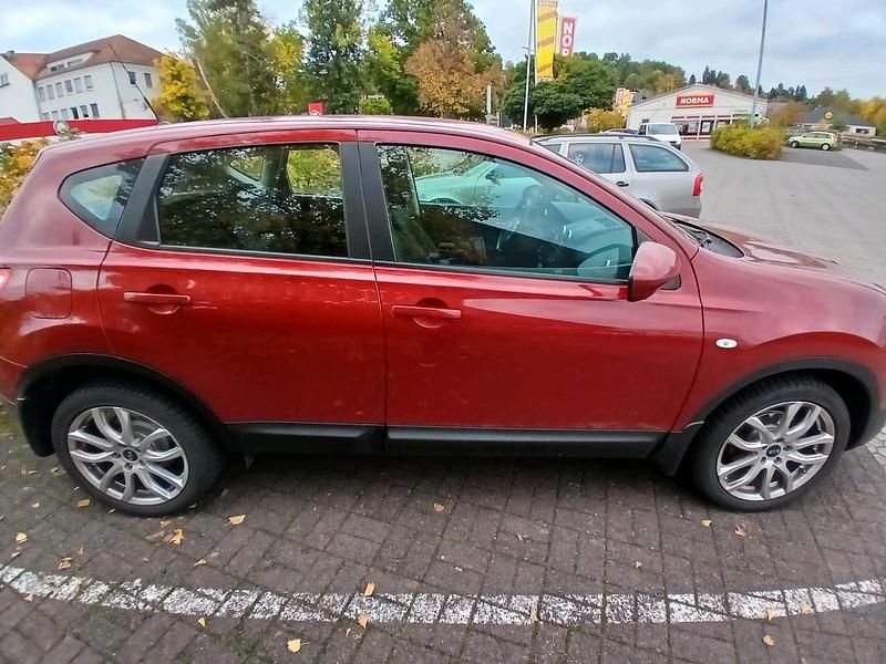 Rot Gebraucht 2013 Nissan Qashqai SUV | 8.800 € (Superpreis) - Bild 1/4