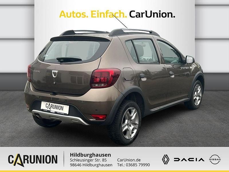 Gebraucht Dacia Sandero Stepway 90 PS (66 kW) 2017 Quarzitbraun metall Limousine