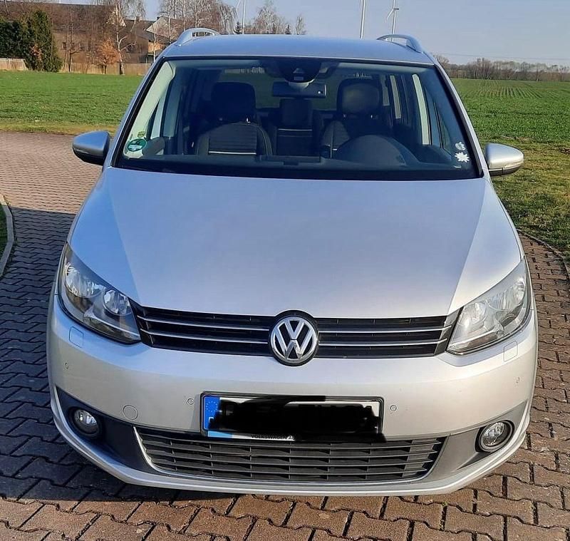 Gebraucht VW Touran Cup 140 PS (102 kW) 2014 Silber Van / Kleinbus