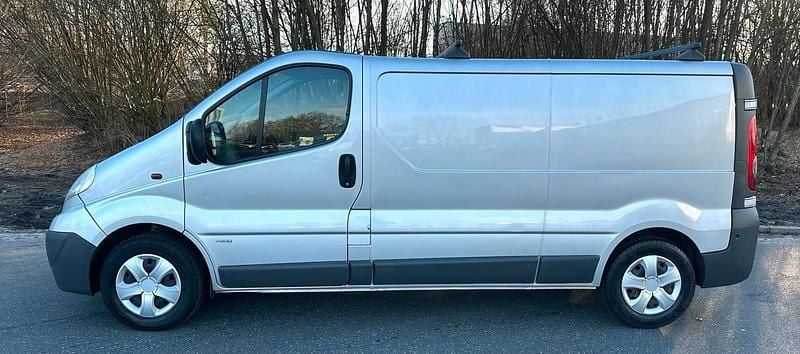 Gebraucht Opel Vivaro 115 PS (84 kW) 2015 Silber Van / Kleinbus
