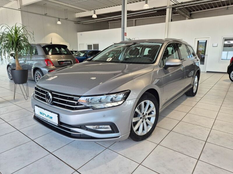 Silber Gebraucht 2022 VW Passat Business Kombi | 19.950 € (Fairer Preis) - Bild 1/4