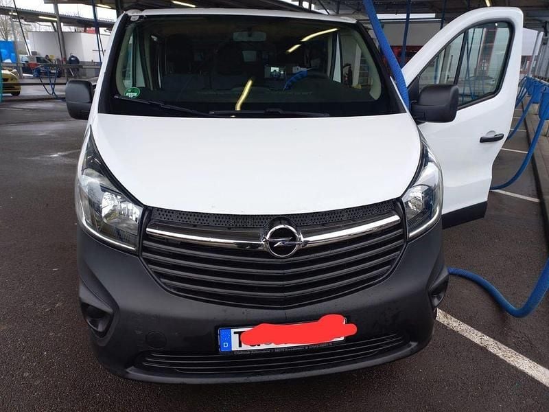 Weiß Gebraucht 2016 Opel Vivaro Sport Van / Kleinbus | 8.999 € (Superpreis) - Bild 1/4