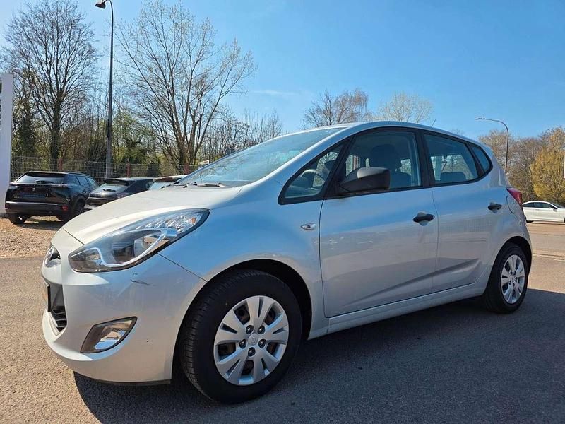 Gebraucht Hyundai ix20 Classic 90 PS (66 kW) 2011 Continental silver Kleinwagen