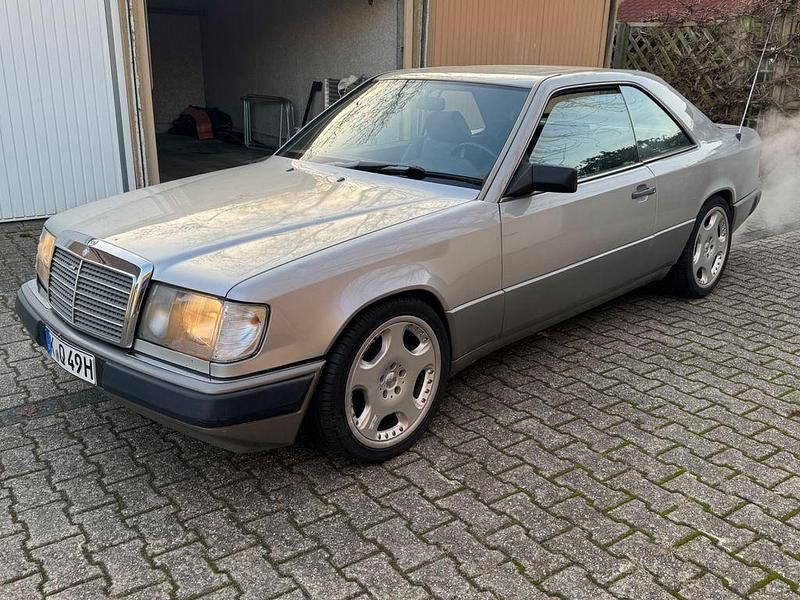 Silber Gebraucht 1989 Mercedes E300 Coupé | 8.900 € - Bild 1/4