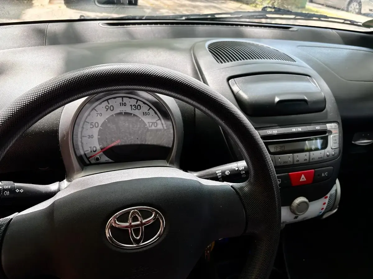 Gebraucht Toyota Aygo 69 PS (50 kW) 2013 Grau Kleinwagen