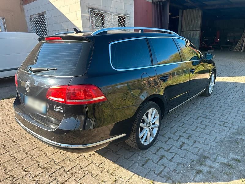 Gebraucht VW Passat 140 PS (102 kW) 2011 Schwarz Kombi