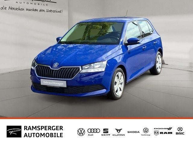 Blau (energyblau) Gebraucht 2021 Skoda Fabia Cool Plus Limousine | 12.890 € (Superpreis) - Bild 1/4