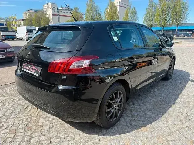 Gebraucht Peugeot 308 Active 125 PS (91 kW) 2014 Schwarz Limousine