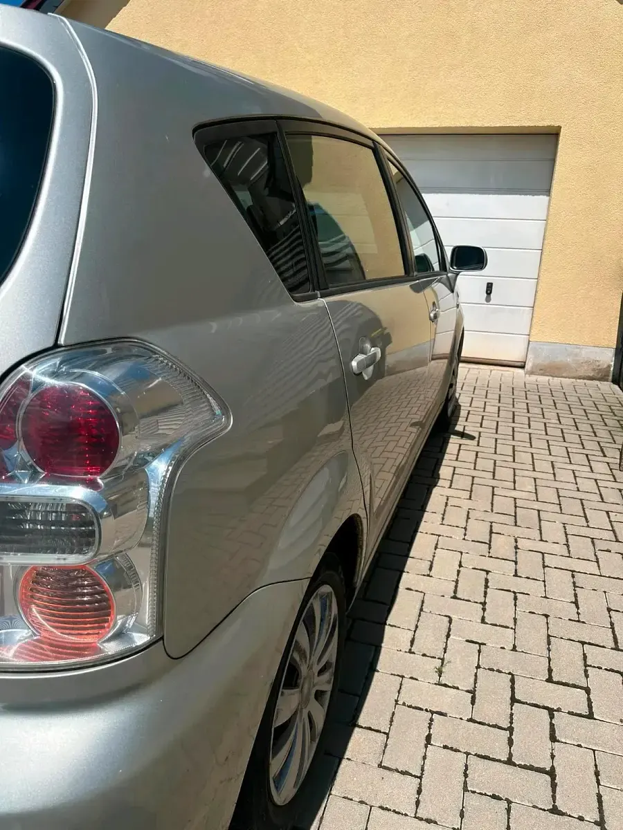 Gebraucht Toyota Corolla Verso 136 PS (100 kW) 2009 Silber Van / Kleinbus