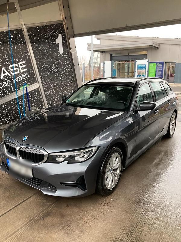 Gebraucht BMW 320 Advantage 190 PS (139 kW) 2022 Grau Kombi