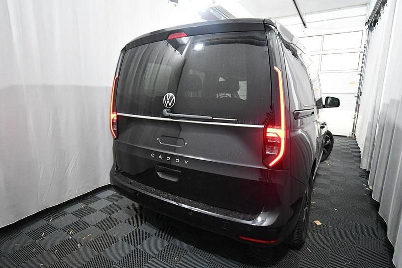Neu VW Caddy Style 122 PS (89 kW) 2025 Schwarz Van / Kleinbus