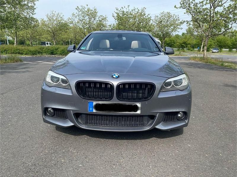 Grau Gebraucht 2011 BMW 530 M Sport Limousine | 7.600 € (Guter Preis) - Bild 1/4