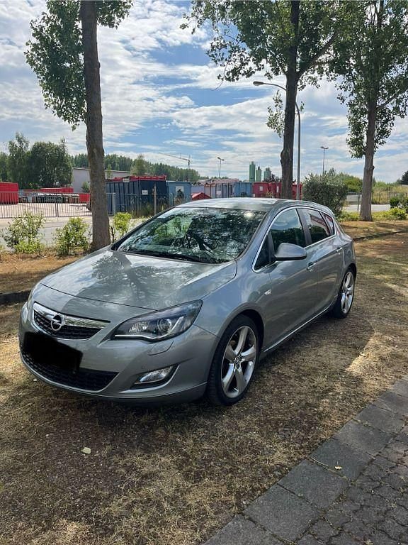 Silber Gebraucht 2011 Opel Astra Sport Limousine | 4.000 € (Superpreis) - Bild 1/4