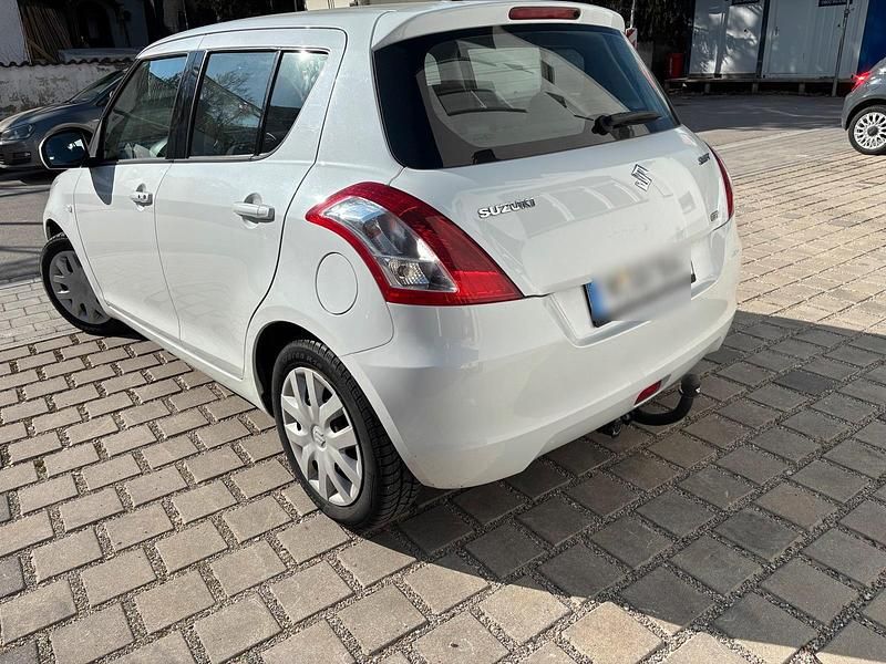 Gebraucht Suzuki Swift Comfort 94 PS (69 kW) 2013 Weiß Kleinwagen