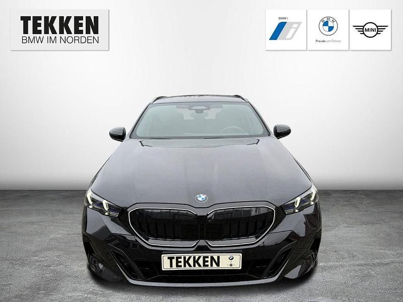 Neu BMW 540 M Sport 303 PS (222 kW) 2025 Black sapphire metallic Kombi