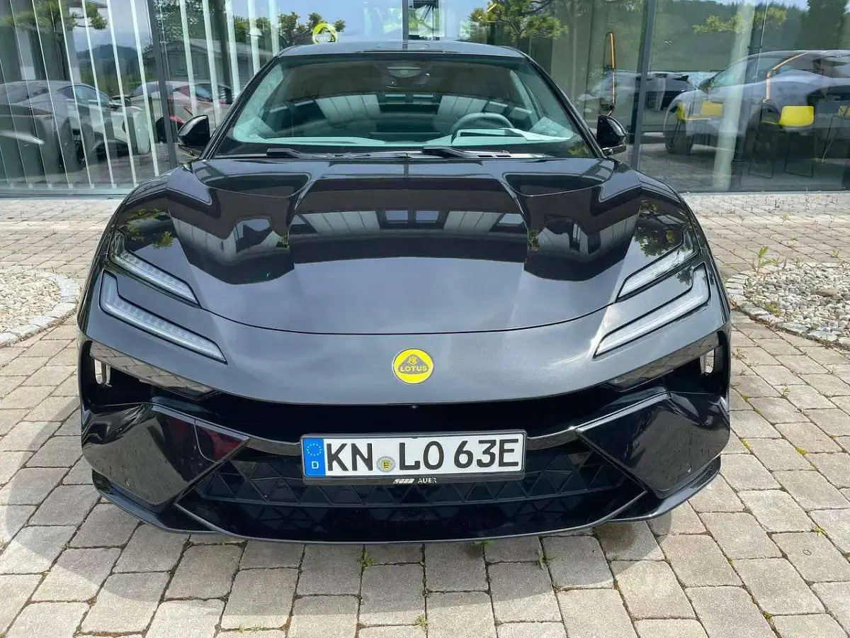 Używany Lotus Emeya 450 kW (612 KM) 2025 Czarny Hatchback
