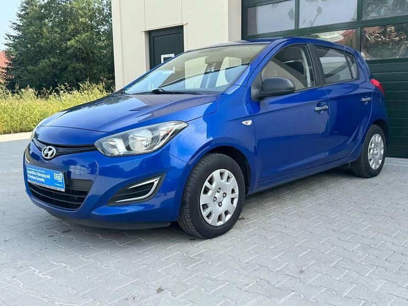 Gebraucht Hyundai i20 Edition 75 PS (55 kW) 2013 Blau Limousine