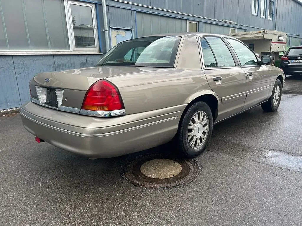 Gebraucht Ford Crown Victoria 250 PS (183 kW) 2003 Gold Limousine